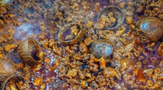 ഇറച്ചിക്കറിയിൽ ചിരട്ടയിട്ട് വേവിക്കുന്നത് കൊണ്ടുള്ള ഗുണങ്ങൾ ഇങ്ങനെ..!!