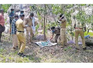 റബർ തോട്ടത്തിൽ ഒരു വർഷത്തിലേറെ പഴക്കമുള്ള മൃതദേഹം; സമീപത്ത് ചെരിപ്പും വസ്ത്രങ്ങളും..!!